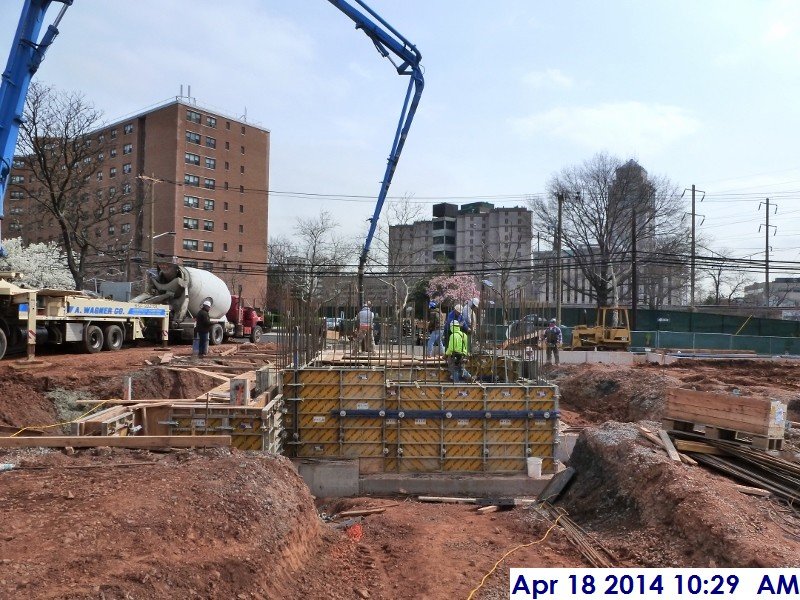 Pouring concrete at foundation walls at Elev. 7-Stair -4,5 Facing East (800x600)